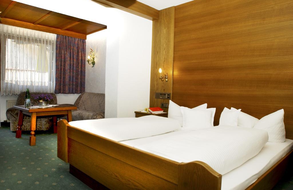 Hotel Garni Dietrich ゼーフェルト・イン・チロル 部屋 写真